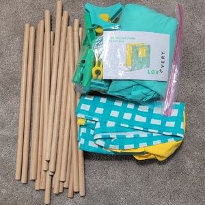 Lovevery Storyteller Play Kit Puppet Theatre Tent Kit